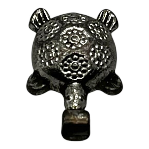 Unbranded Jewelry - Turtle Shaped Silver Tone Metal Pendant With Floral Engravings‎ 2cm